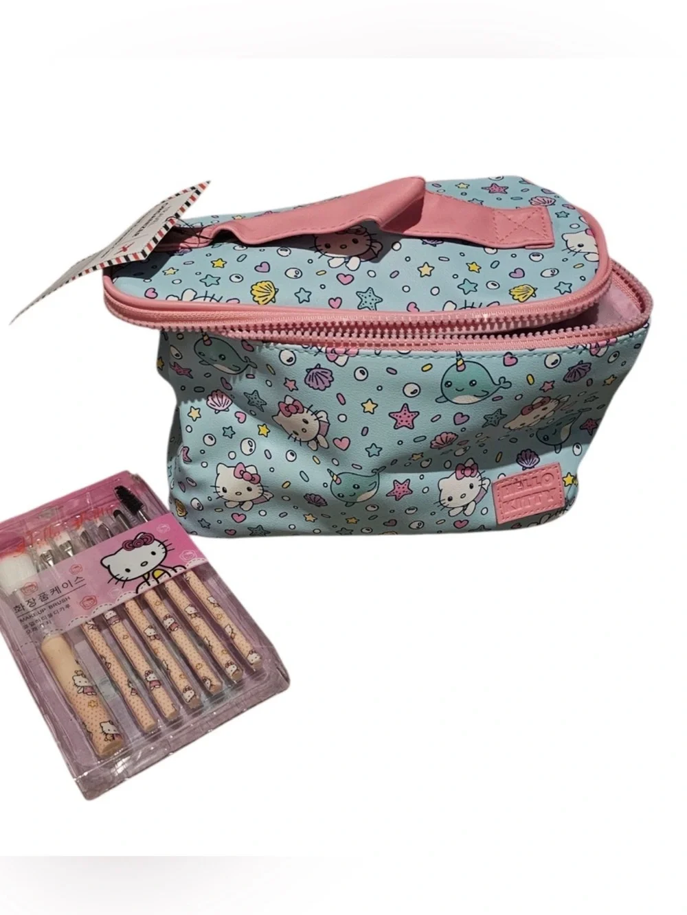NWT Bioworld Hello Kitty Travel Cosmetic Case with 7 pack makeup brushes